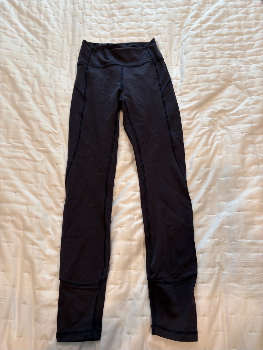 Lululemon dark navy leggings.